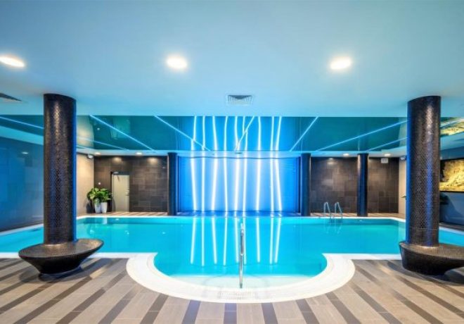 zwembad-van-hotel-wellton-riverside-spa-in-riga-1
